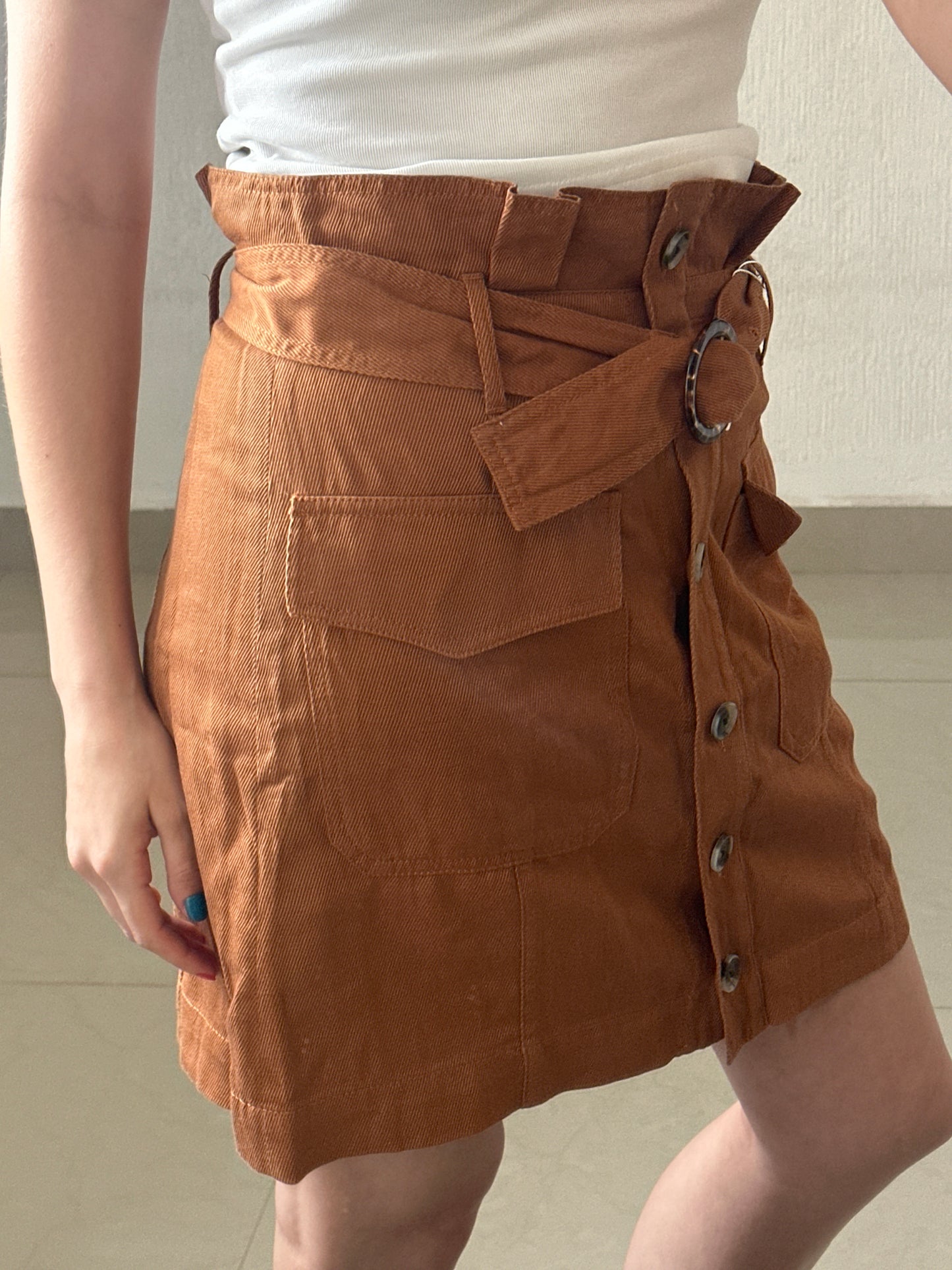 Falda con cinto color terracota
