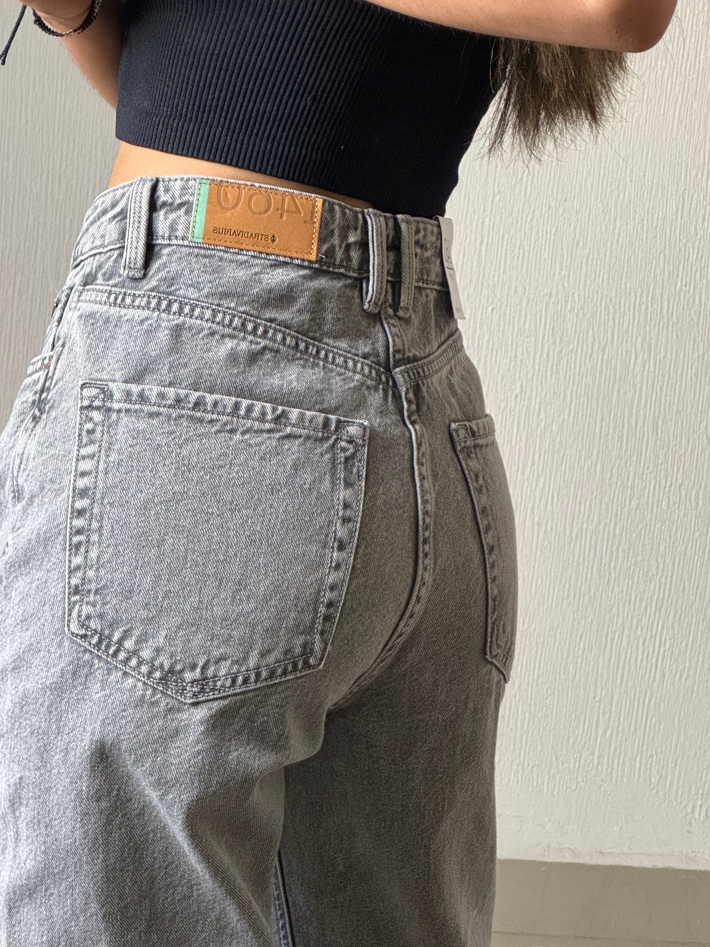 Jeans grises rectos nuevos STRADIVARIUS